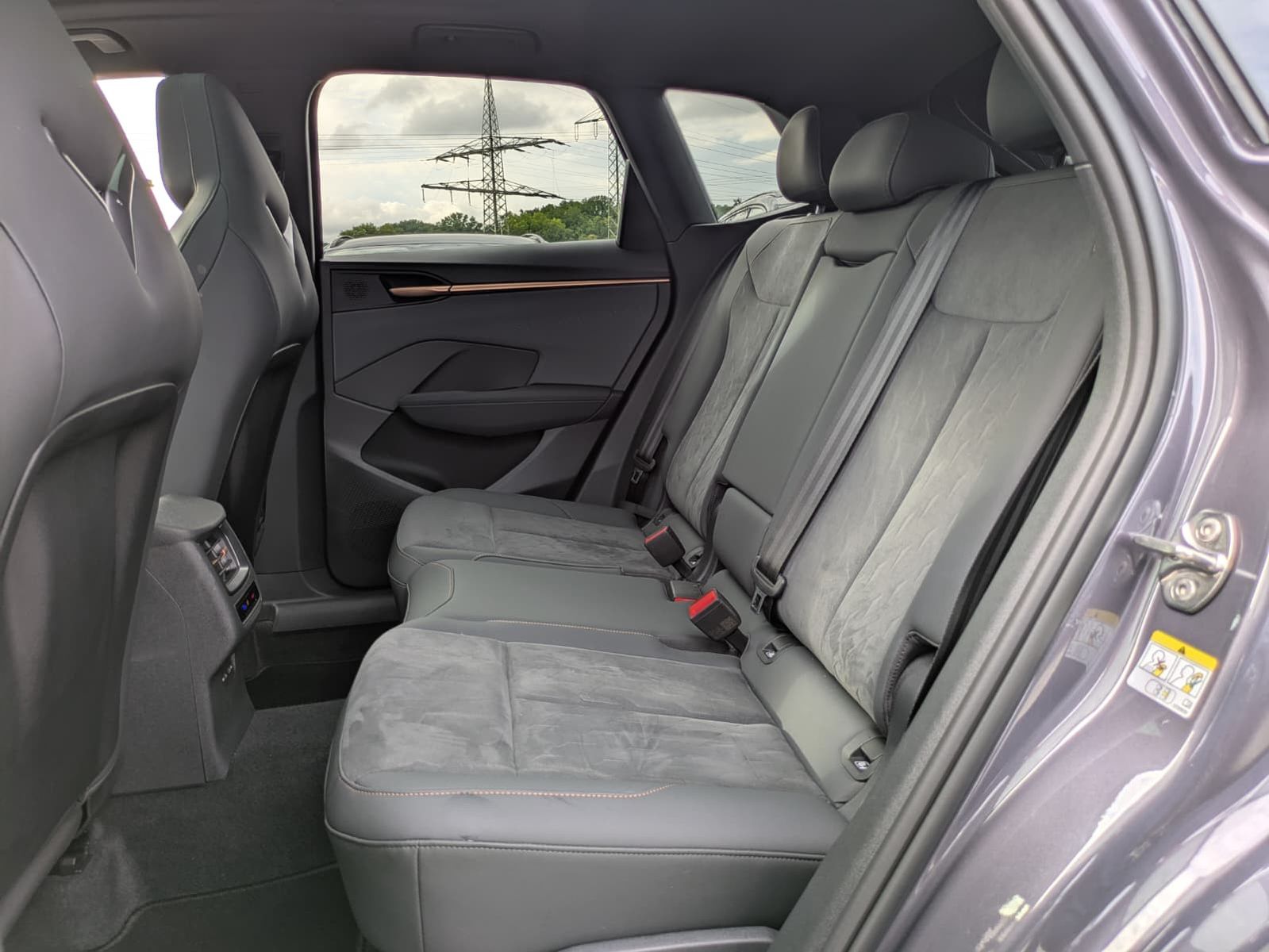 Fahrzeugabbildung CUPRA Terramar 2.0 TSI 4D VZ HUD*MATRIX*PANO*DCC*20"