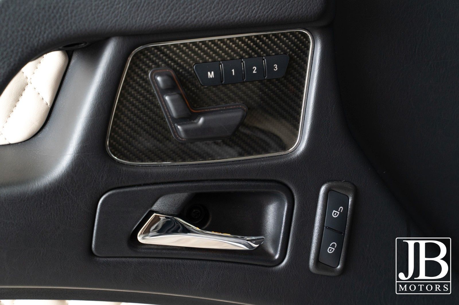 Fahrzeugabbildung Mercedes-Benz G63 AMG Designo Brabus TV Carbon