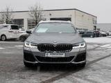 BMW 540d Touring xDrive M-Sport Pro FACEL. PANO HUD - graue BMW 540