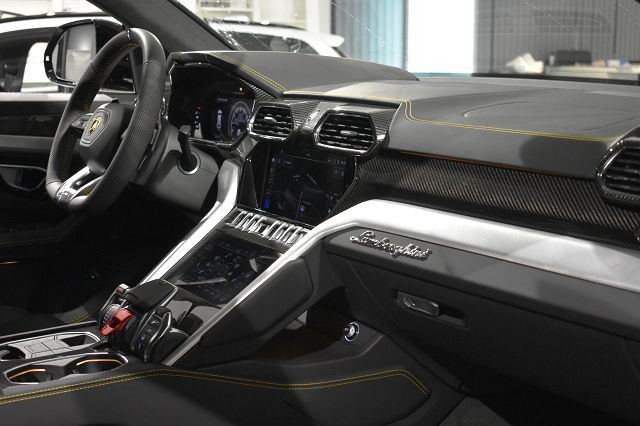 Fahrzeugabbildung Lamborghini Urus LP650 *PANO*Carbon*HeUp*22**Mietkauf*