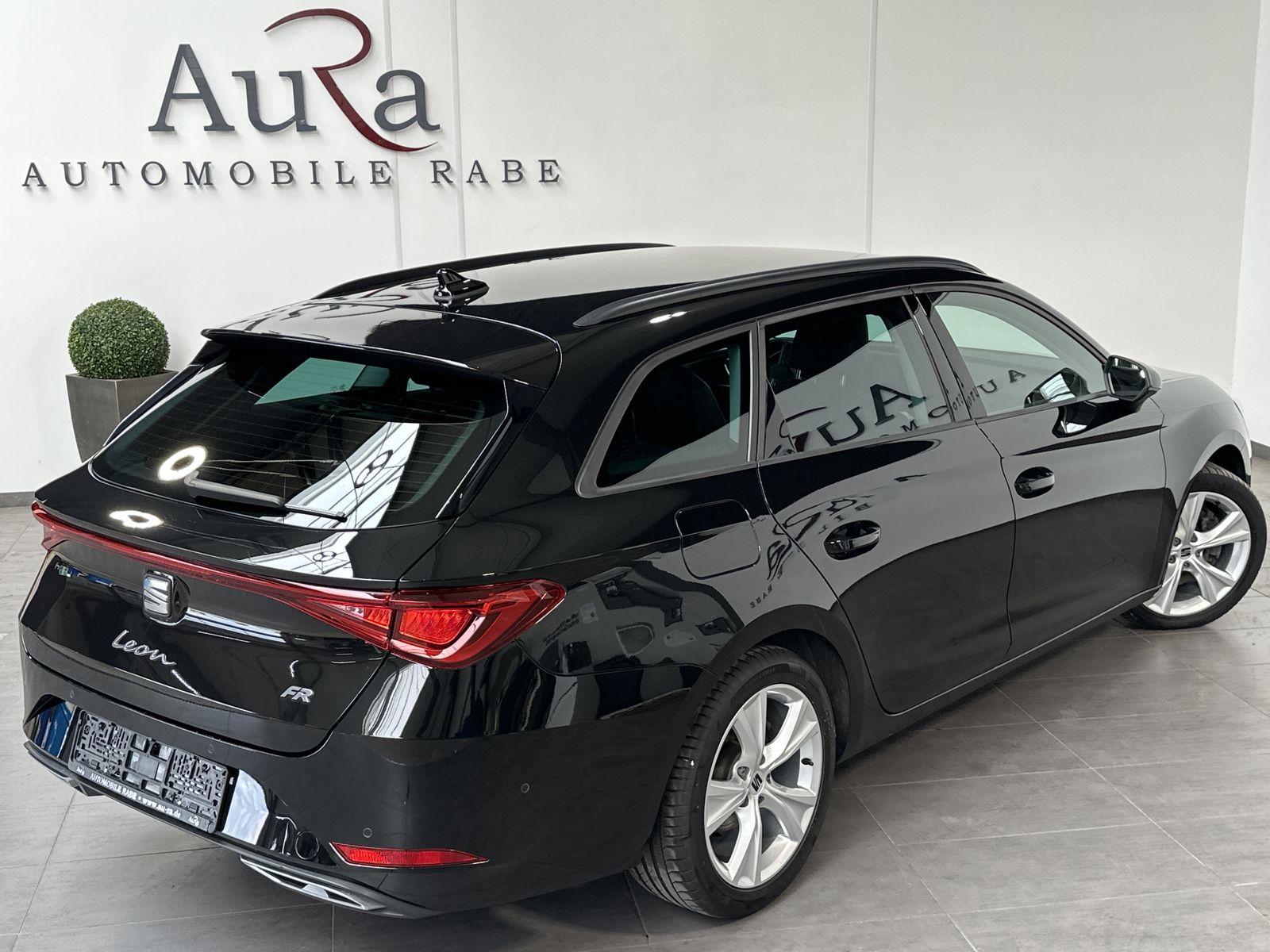 Fahrzeugabbildung SEAT Leon Sportstourer 2.0 TDI FR NAV+LED+V-COCK+PLA