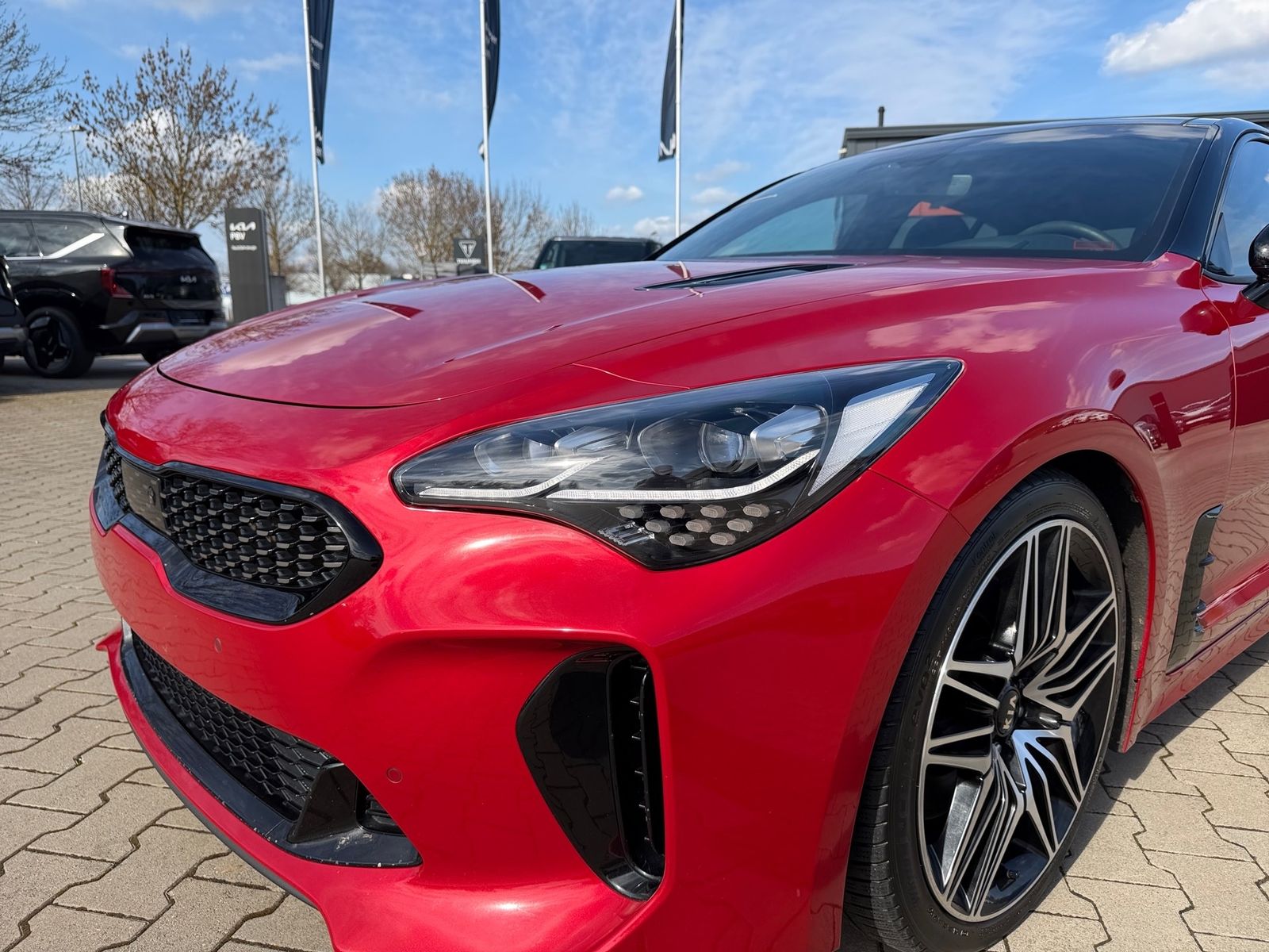 Fahrzeugabbildung Kia STINGER 3.3T AWD AT8 GT VEL.LED GD BASTUCK