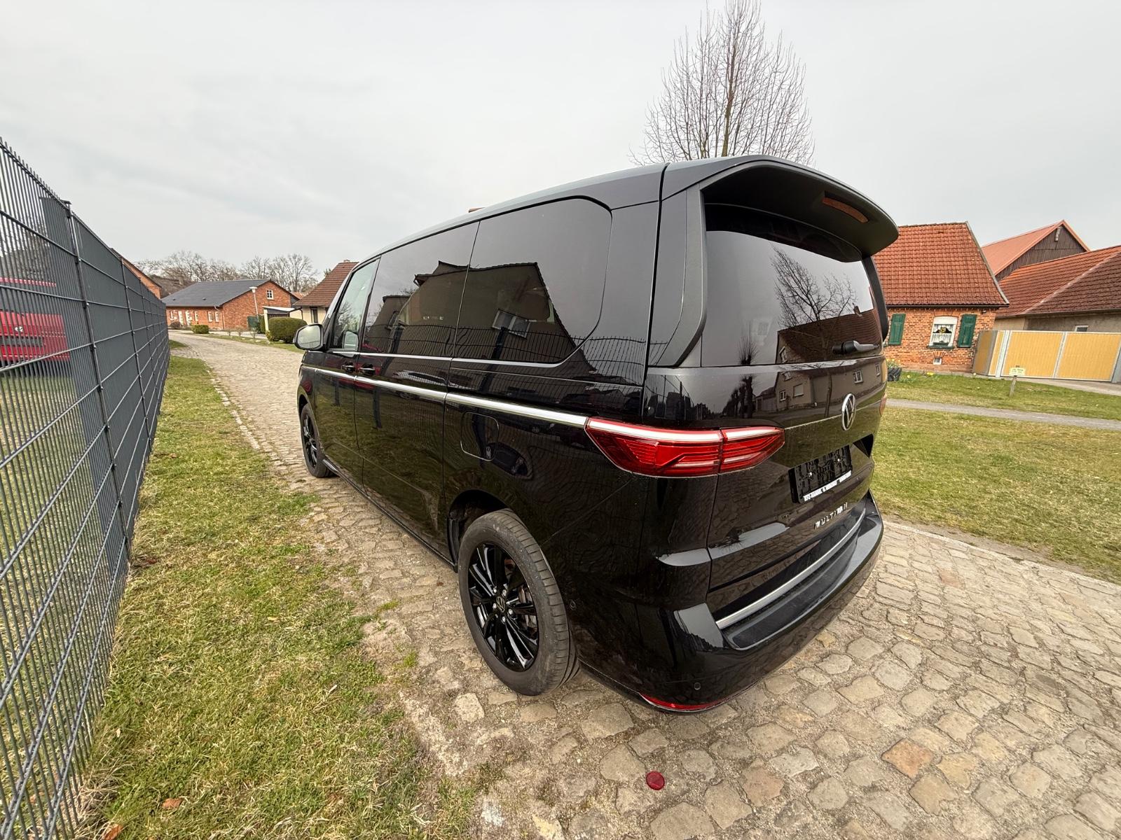 Volkswagen T7 Multivan Style,LED,AHK, 7 Sitze,ACC