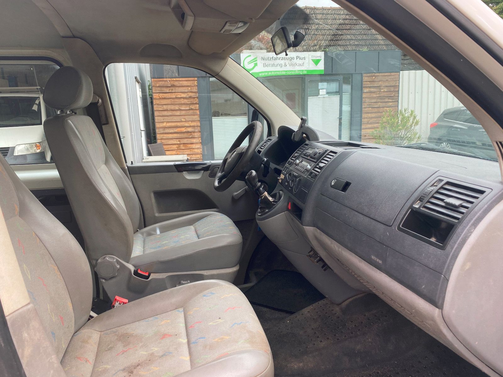 Fahrzeugabbildung Volkswagen T5 Transporter PritscheDOKA,ATM,AHK,SHg