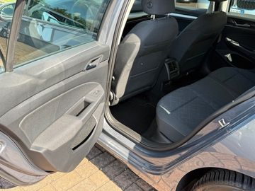 Volkswagen Golf - 10