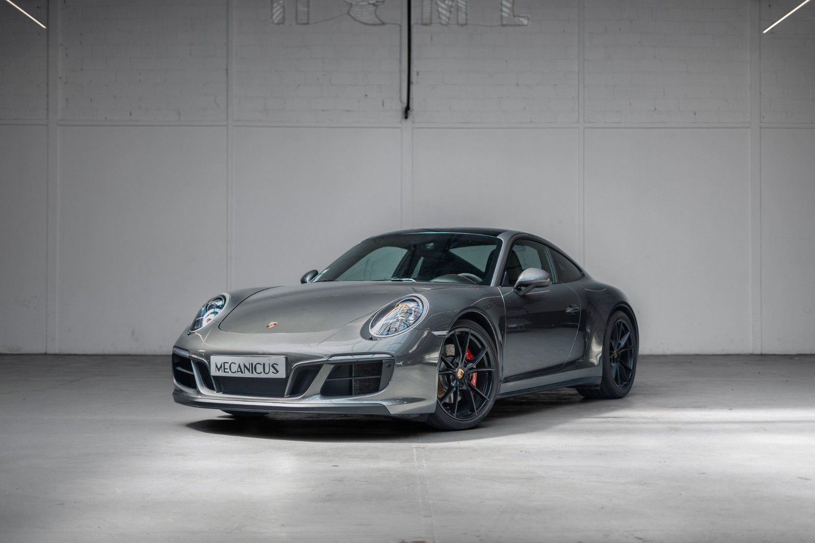PORSCHE 991.2 Carrera GTS *Porsche services/ 3 owners*