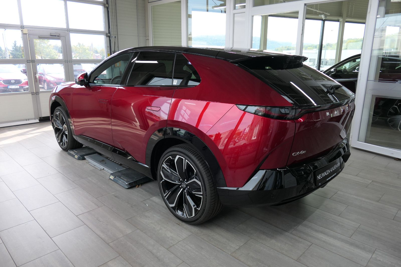 Mazda CX 6e Takumi mit 21 Zoll Räder inkl. ab sofort imagem 3