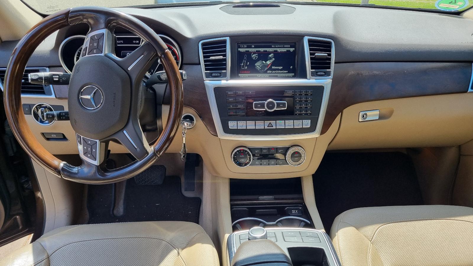 Mercedes-Benz ML 350  AMG Line Top Ausstattung
