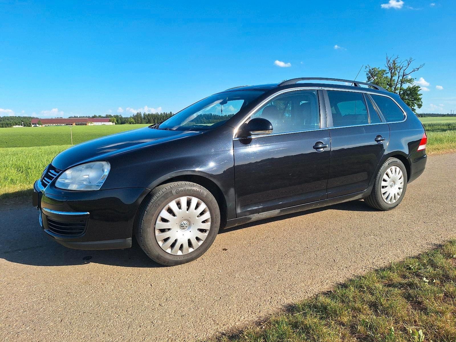 Volkswagen Golf 2009 — rear view