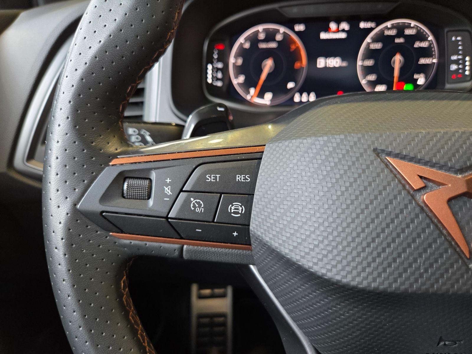 Fahrzeugabbildung CUPRA Ateca VZ 4Drive 360° el.HK LED NAV SHZ 19"