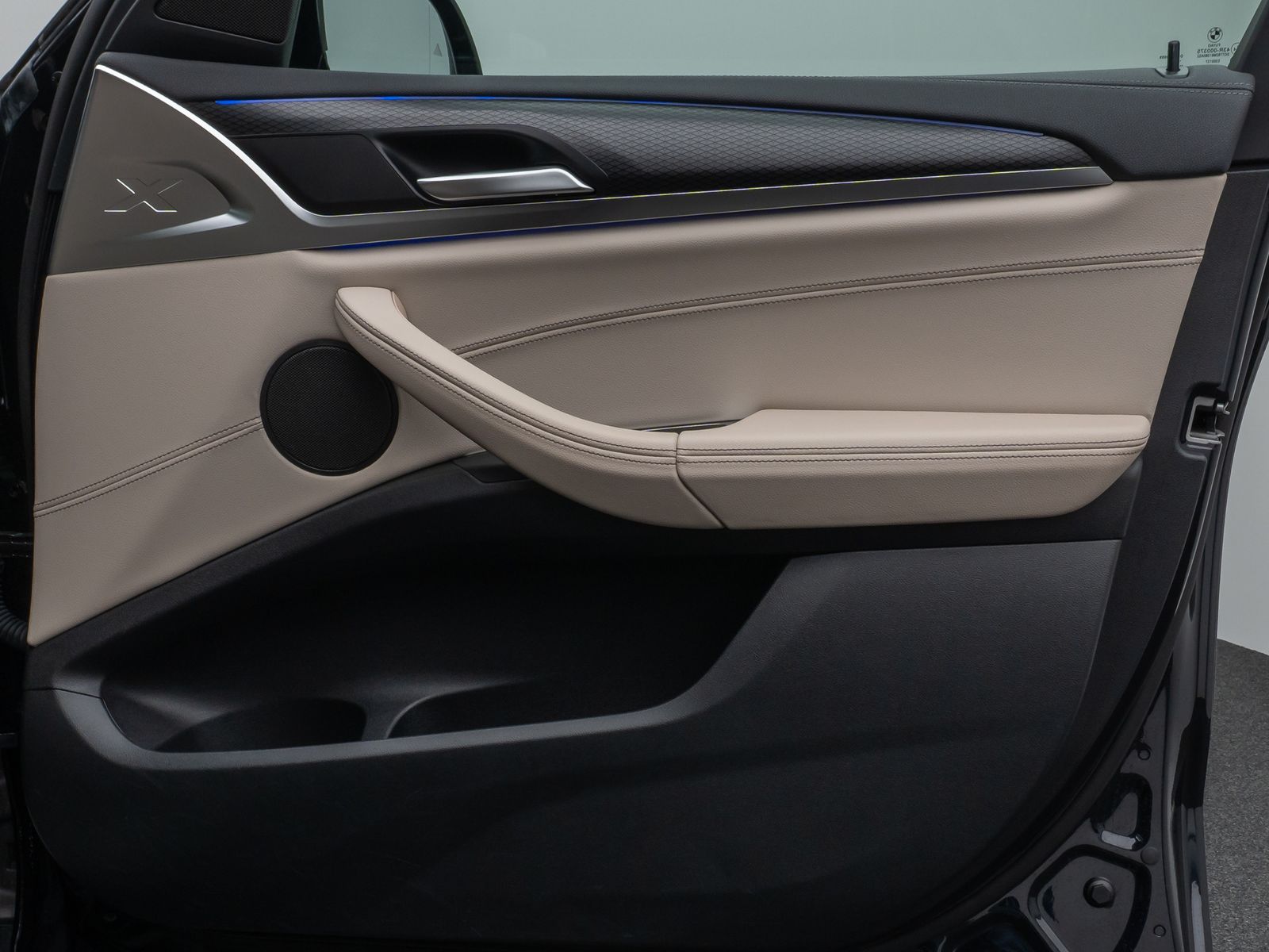 Fahrzeugabbildung BMW X4 M40i Panorama Laser Kamera HUD DAB HiFi AHK
