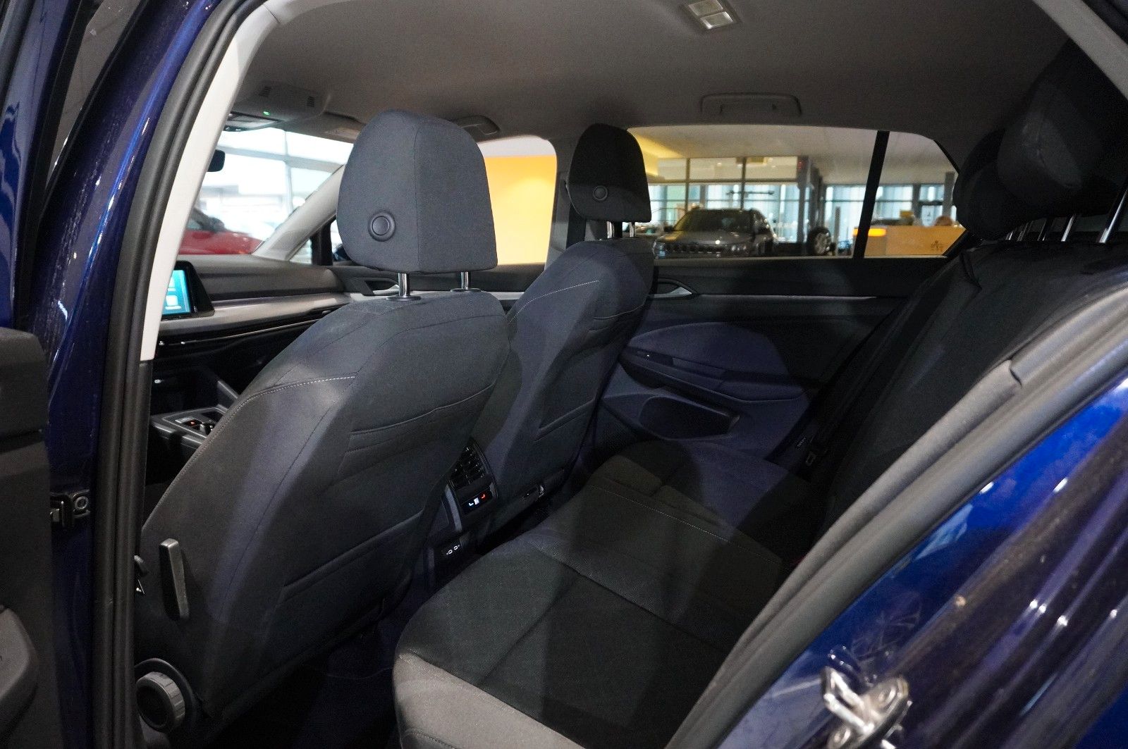 Fahrzeugabbildung Volkswagen Golf VIII Lim. 2.0 TDI LIFE DSG NAVI/LED/KAMERA