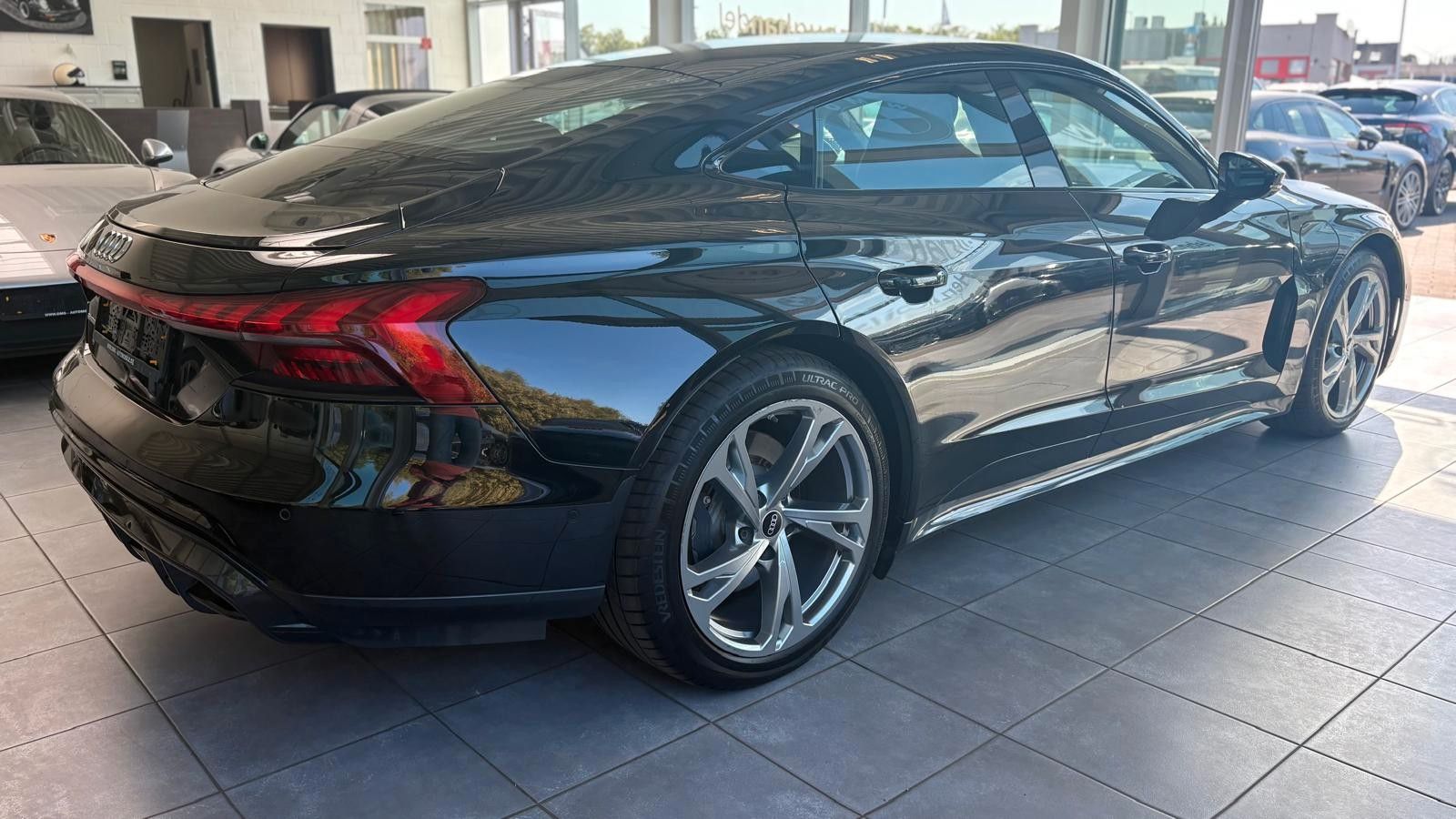 Fahrzeugabbildung Audi e-tron GT quattro