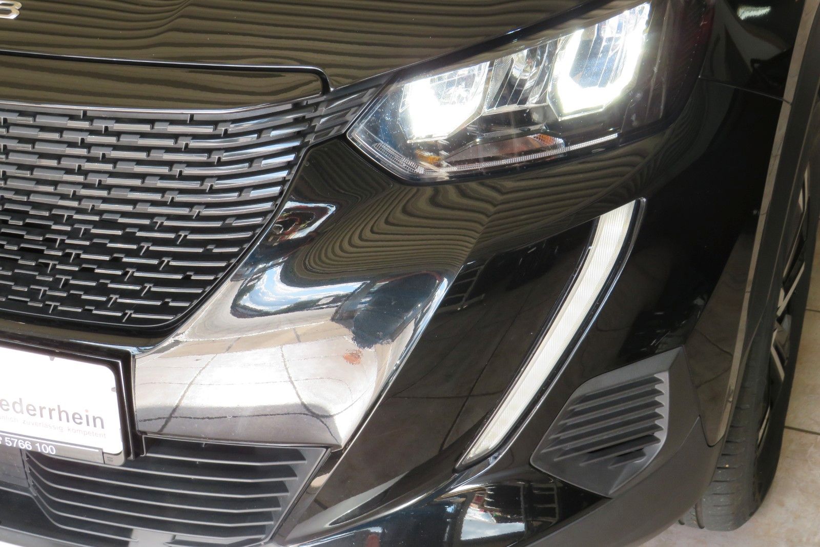 Fahrzeugabbildung Peugeot 2008 e- Allure Pack NAVI KAMERA ACC PDC SITZH 1H