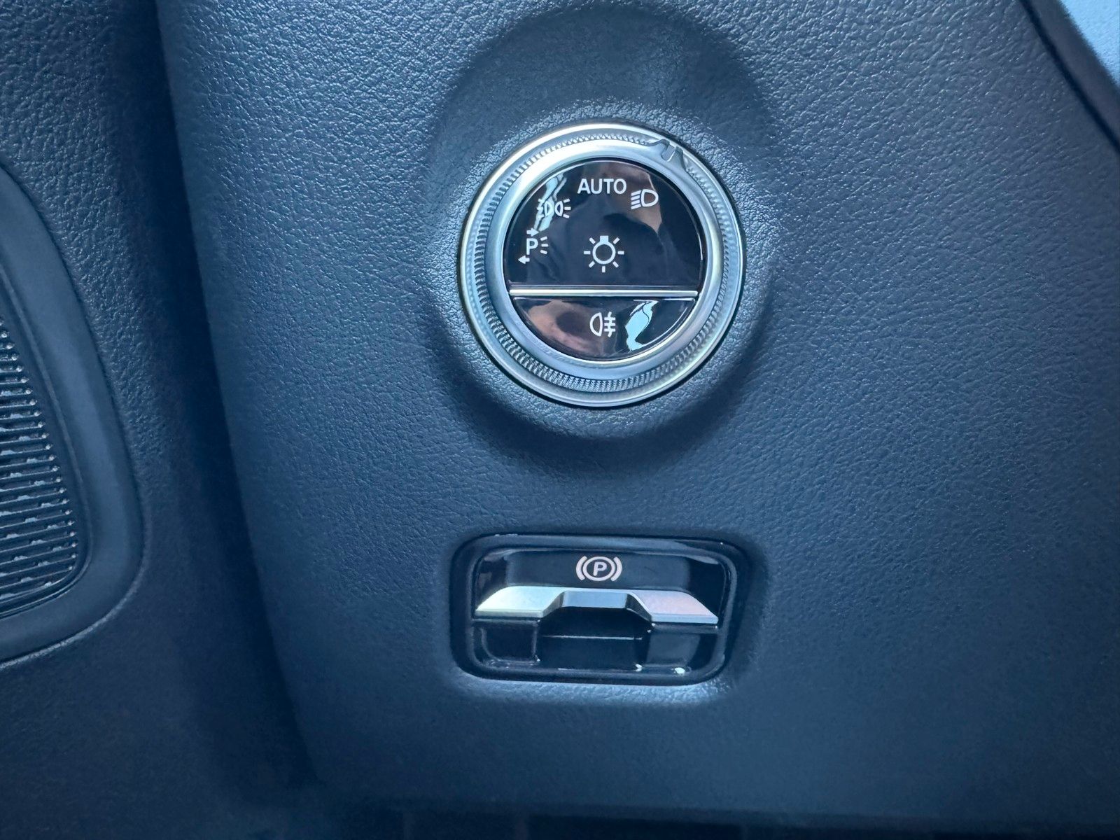 Fahrzeugabbildung Mercedes-Benz C 200d T Avantgarde+AHK+Memory+AmbiPrem+RFK+TotW