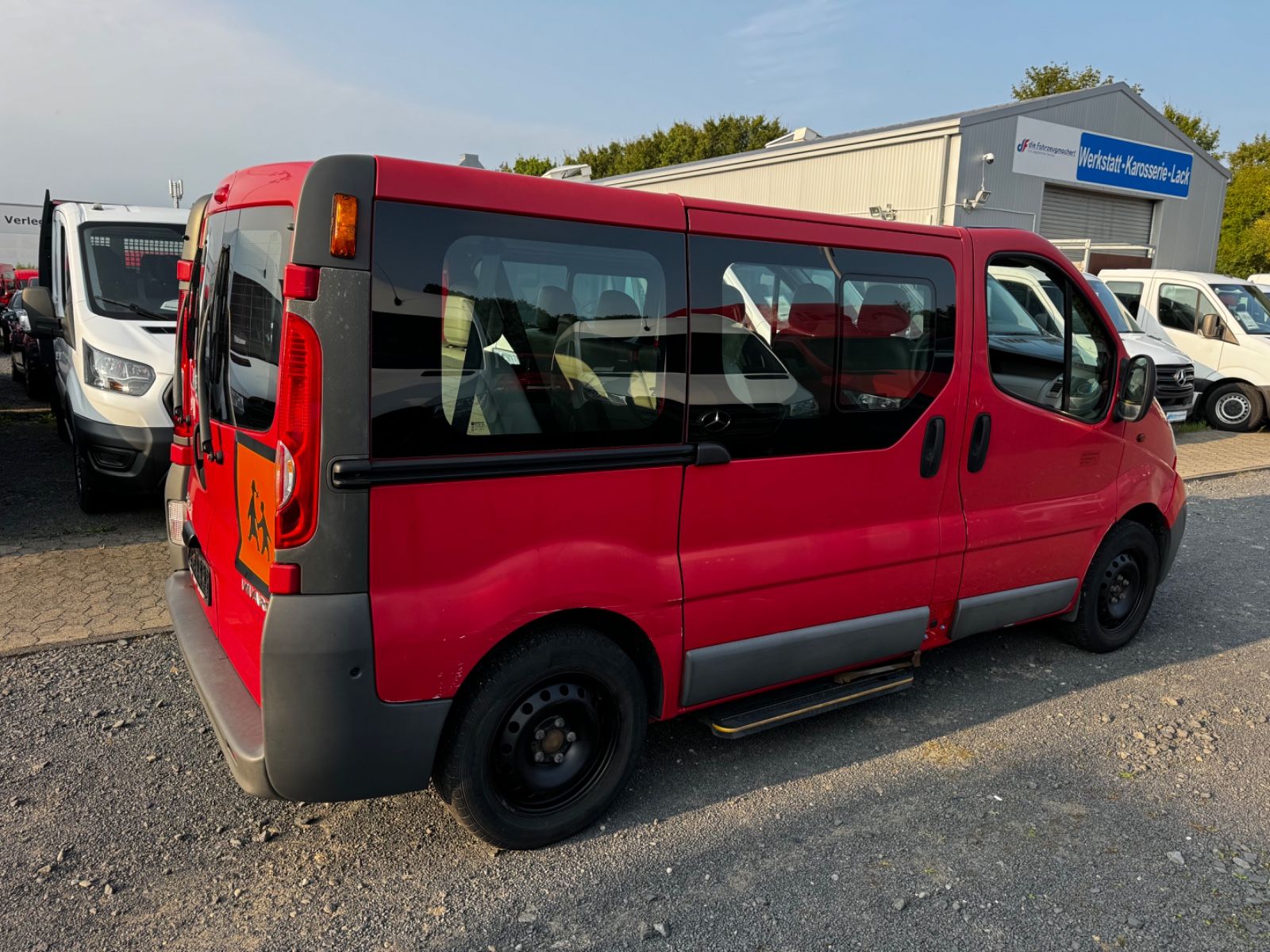 Fahrzeugabbildung Opel Vivaro Kombi Behindertengerecht *8058