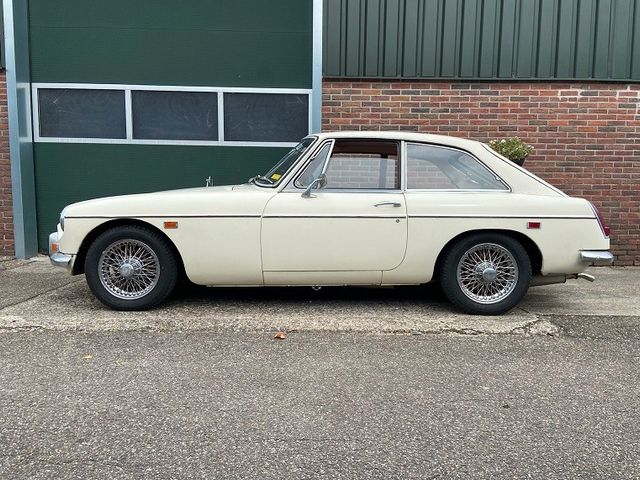 MGB GT Coupe 1969 Snowberry White OVERDRIVE