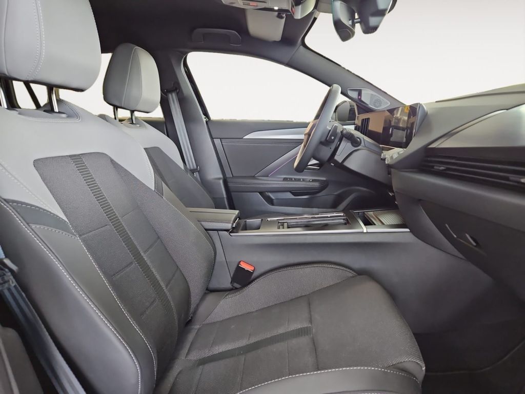Fahrzeugabbildung Opel Astra Sports Tourer Hybrid 107 kW GS