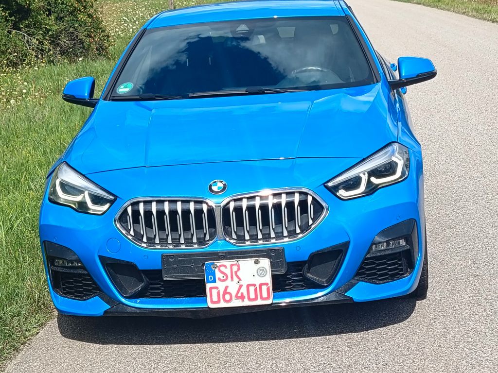 BMW 220 — hlavná fotografia