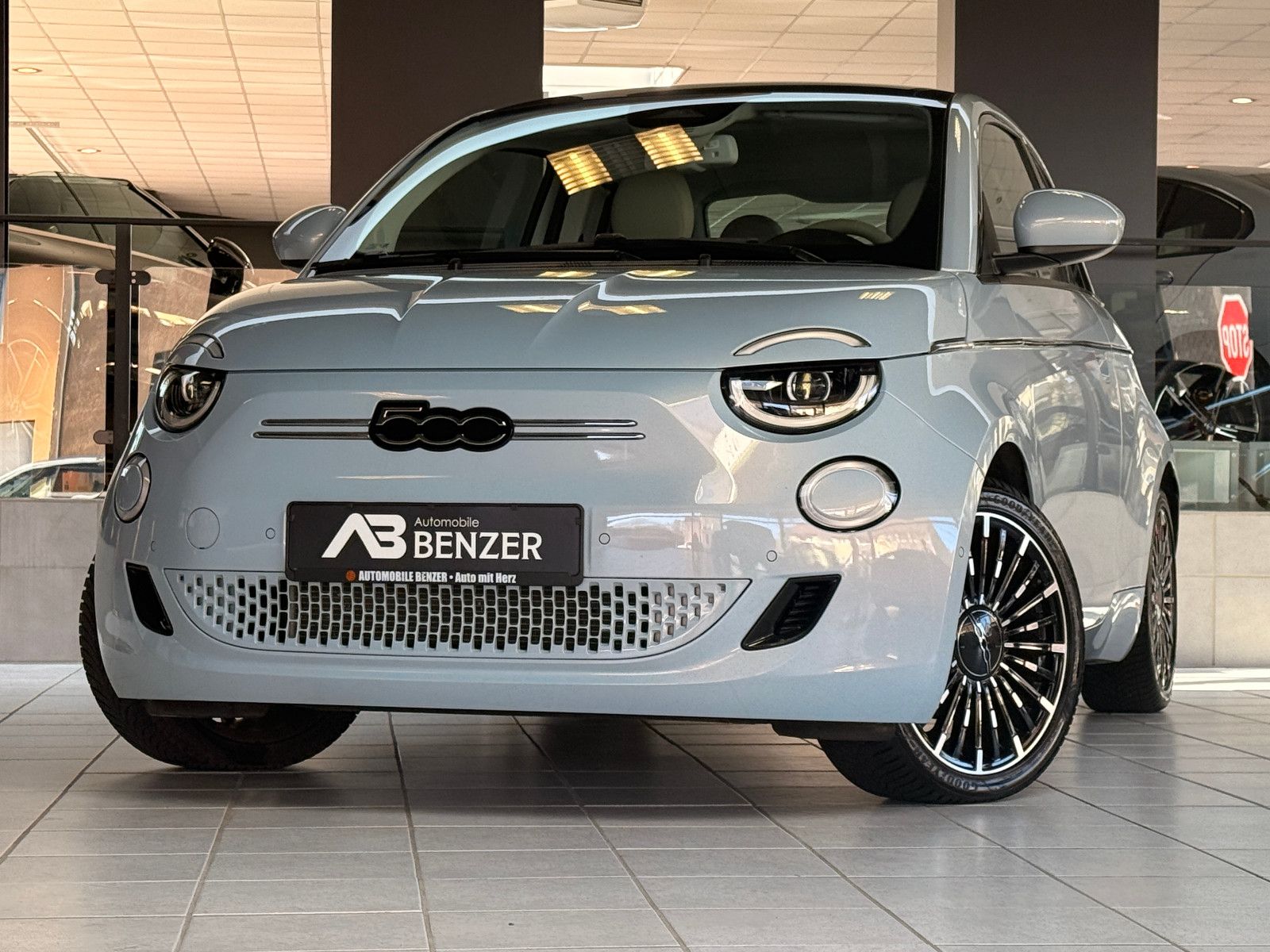 Fahrzeugabbildung Fiat 500e/ 3+1 /LA PRIMA/APPLE/NAVI/KAMERA/LED/LEDER