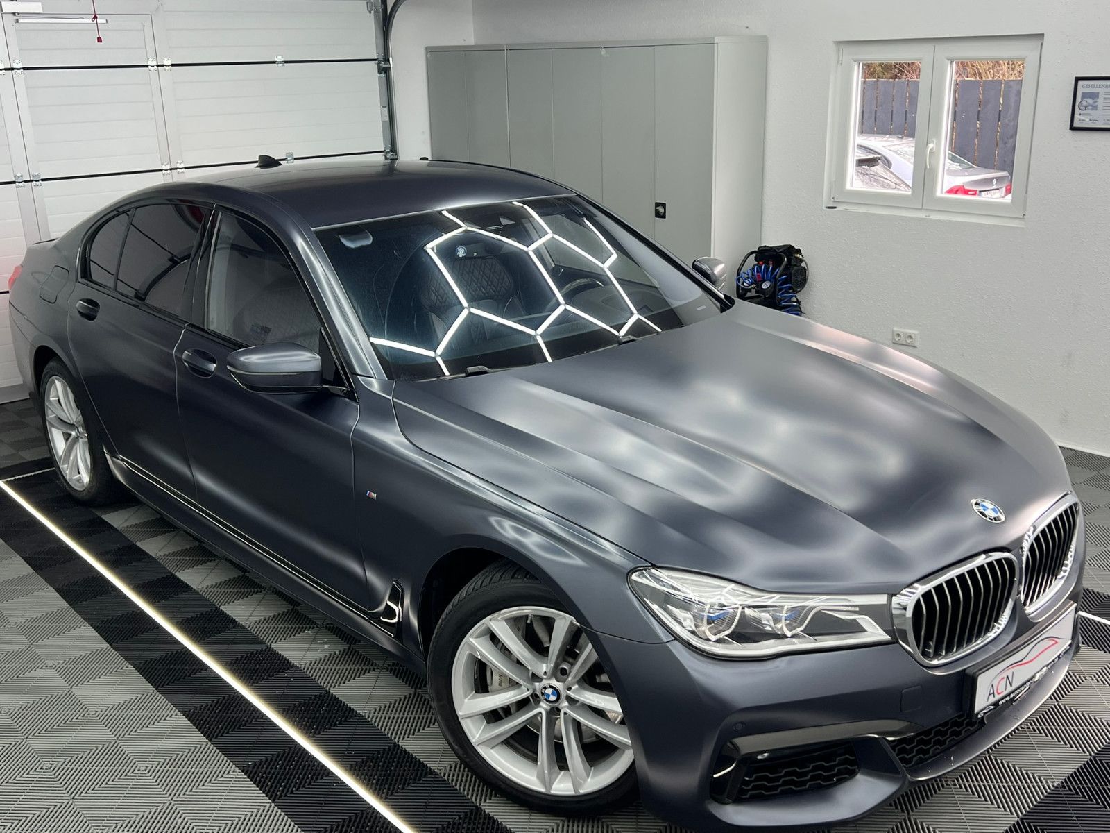 Fahrzeugabbildung BMW 750 d xDrive M SPORT/LASER/EXECUTIVE PRO/FROZEN
