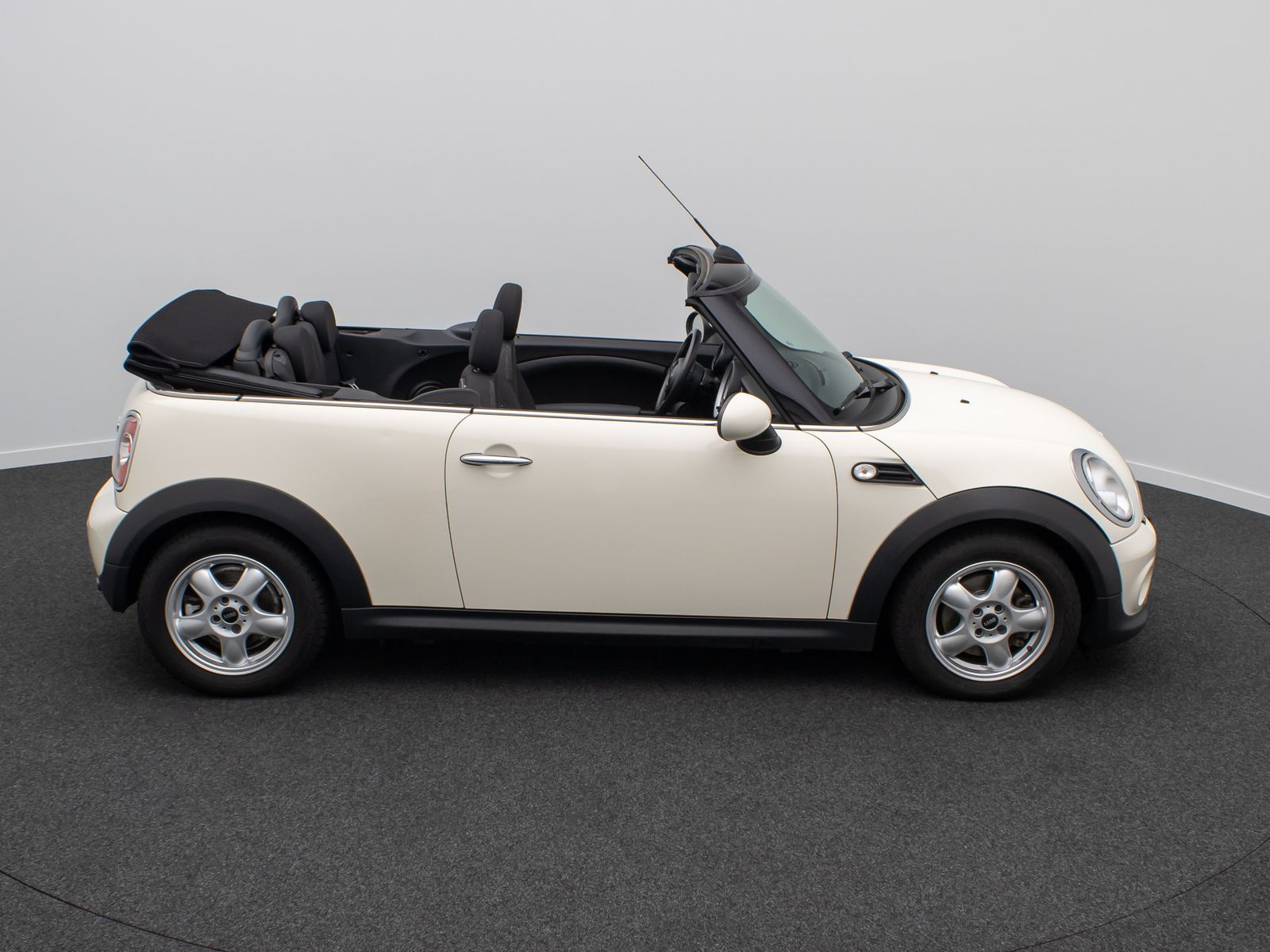 Fahrzeugabbildung MINI Cooper Cabrio PDC Lederlenkrad Sitzhzng MP3 LM