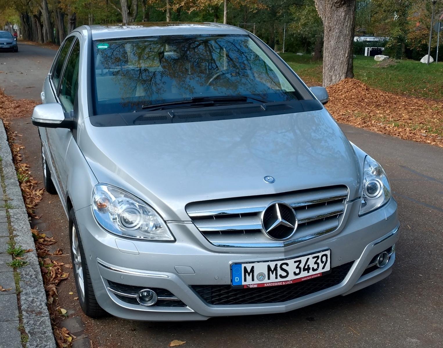 Mercedes-Benz B 180