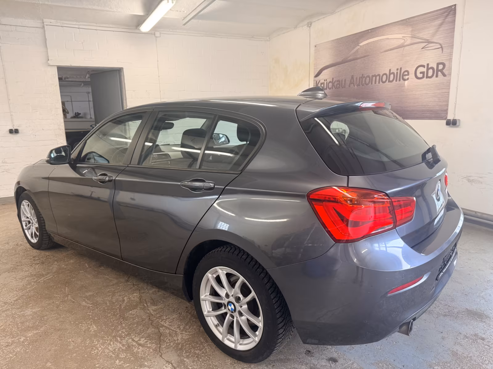 BMW 118i Aut. 5-türig Navi Shz PDC Tempo Klimaaut.