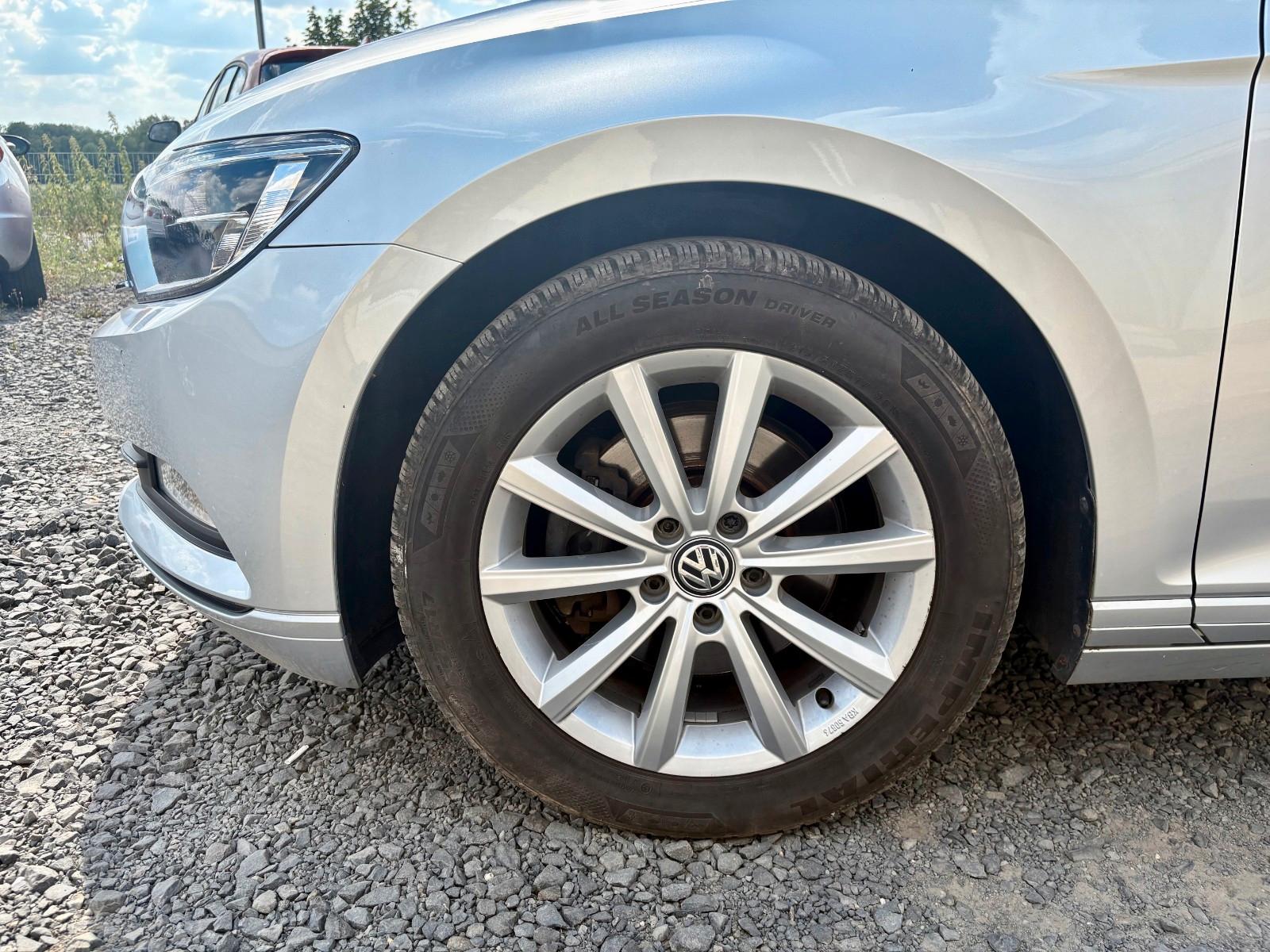 Volkswagen Passat Variant 2.0 TDI DSG Navi ACC SPORTSITZE