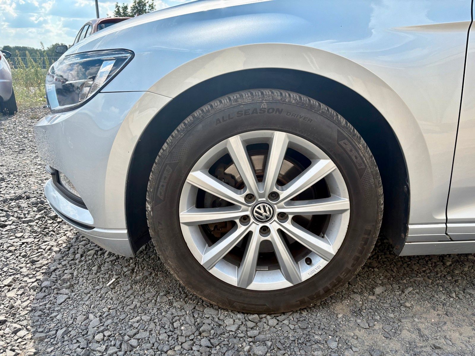 Fahrzeugabbildung Volkswagen Passat Variant 2.0 TDI DSG Navi ACC SPORTSITZE