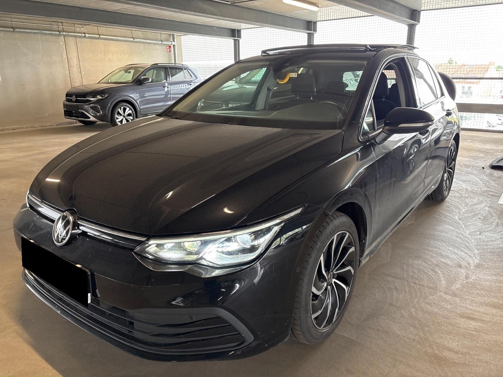 Volkswagen Golf VIII United eTSI ACC KEYGO PANO MATRIX RKAM