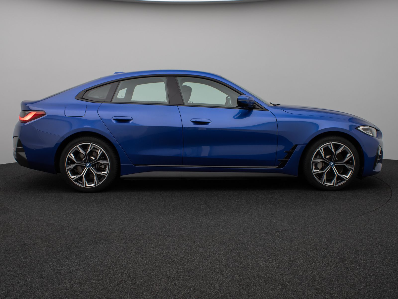 Fahrzeugabbildung BMW i4 eD40 M Sport Gran Coupè Kamera Glasdach HUD