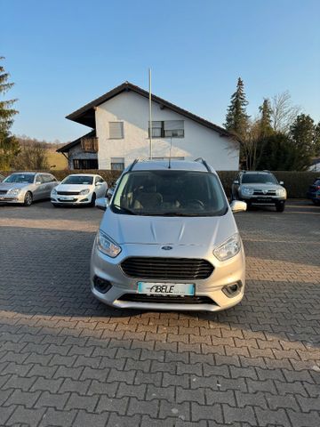 Ford Tourneo Courier Titanium