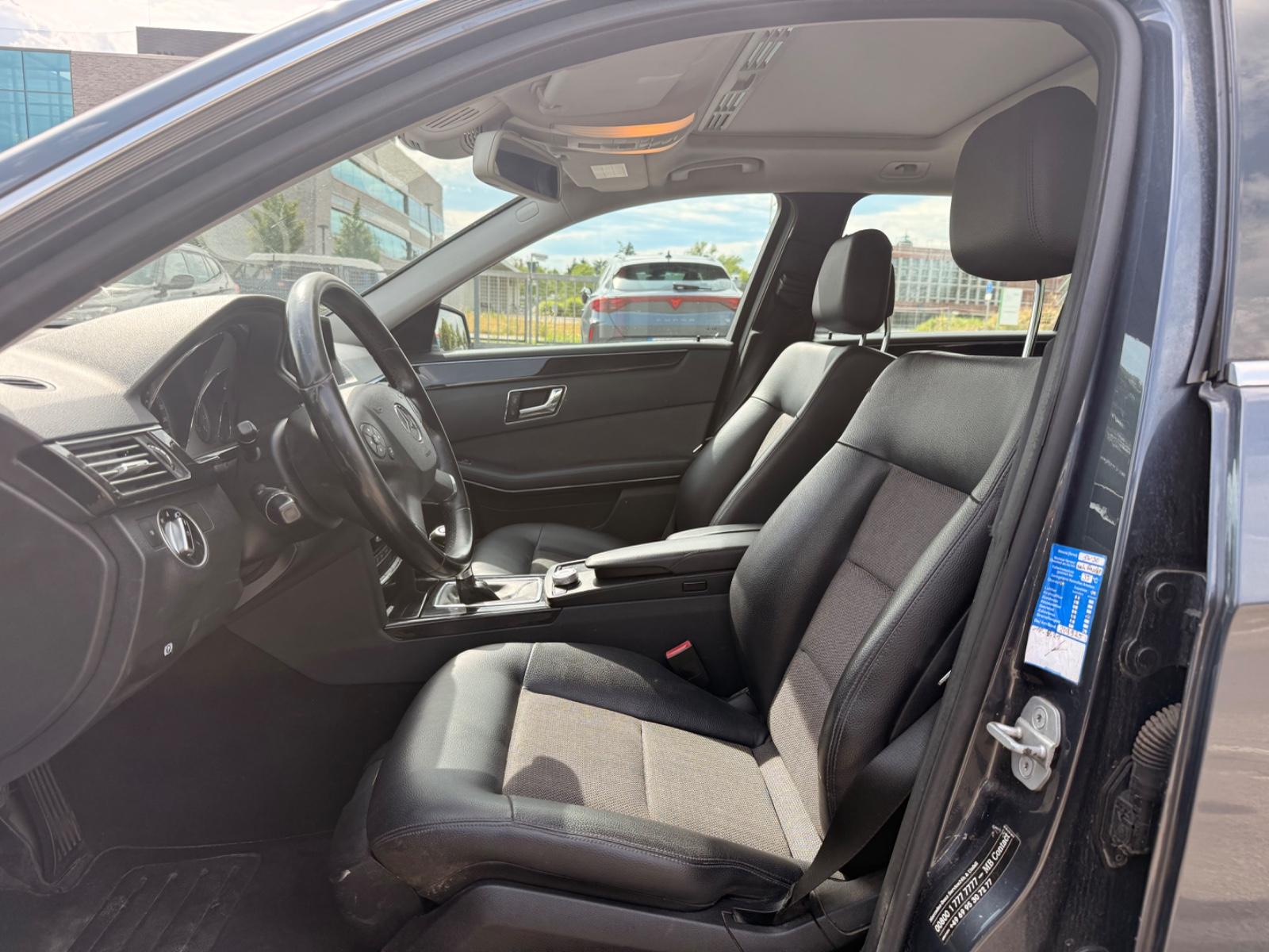 Mercedes-Benz E 200 CGI T Blue AVANTGARDE SHZ AHK NAVI XENON
