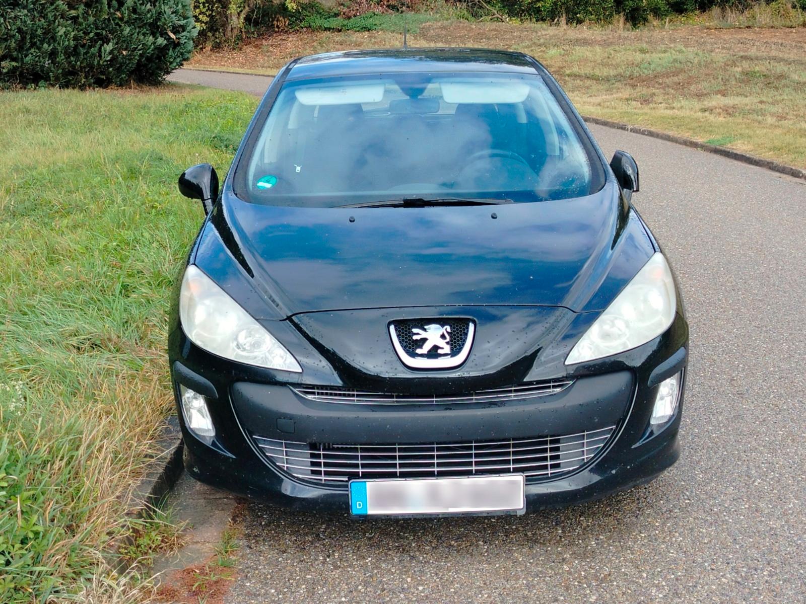 Peugeot 308 2010 — вигляд ззаду