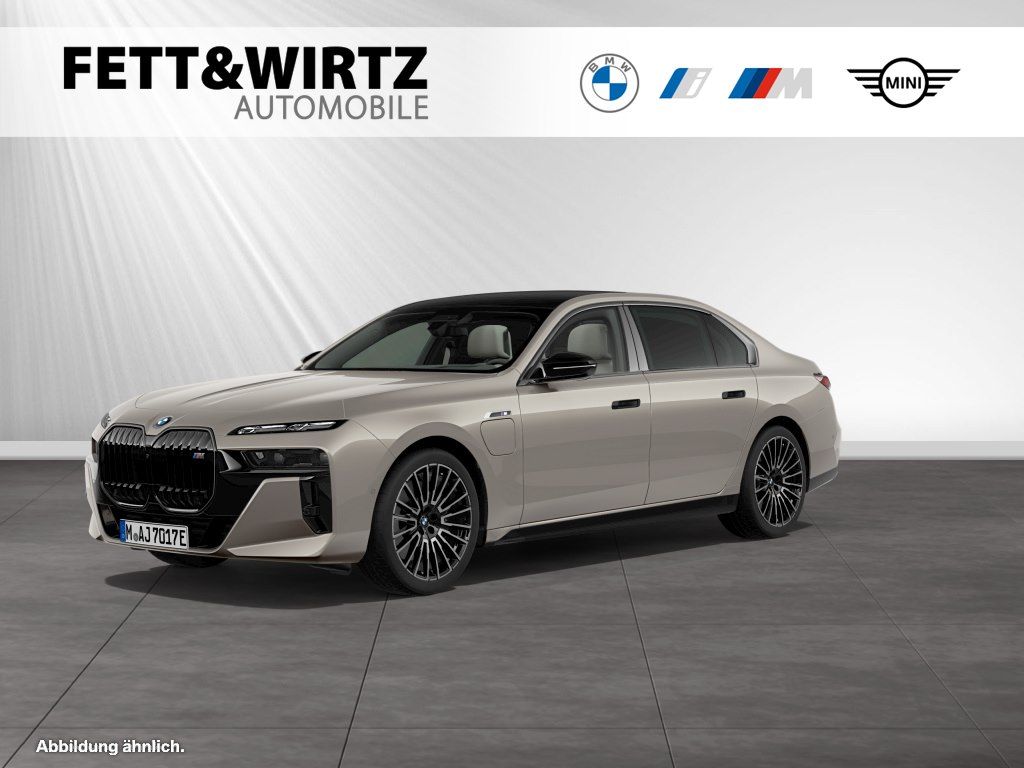 BMW M760e xDrive SkyLounge 2025