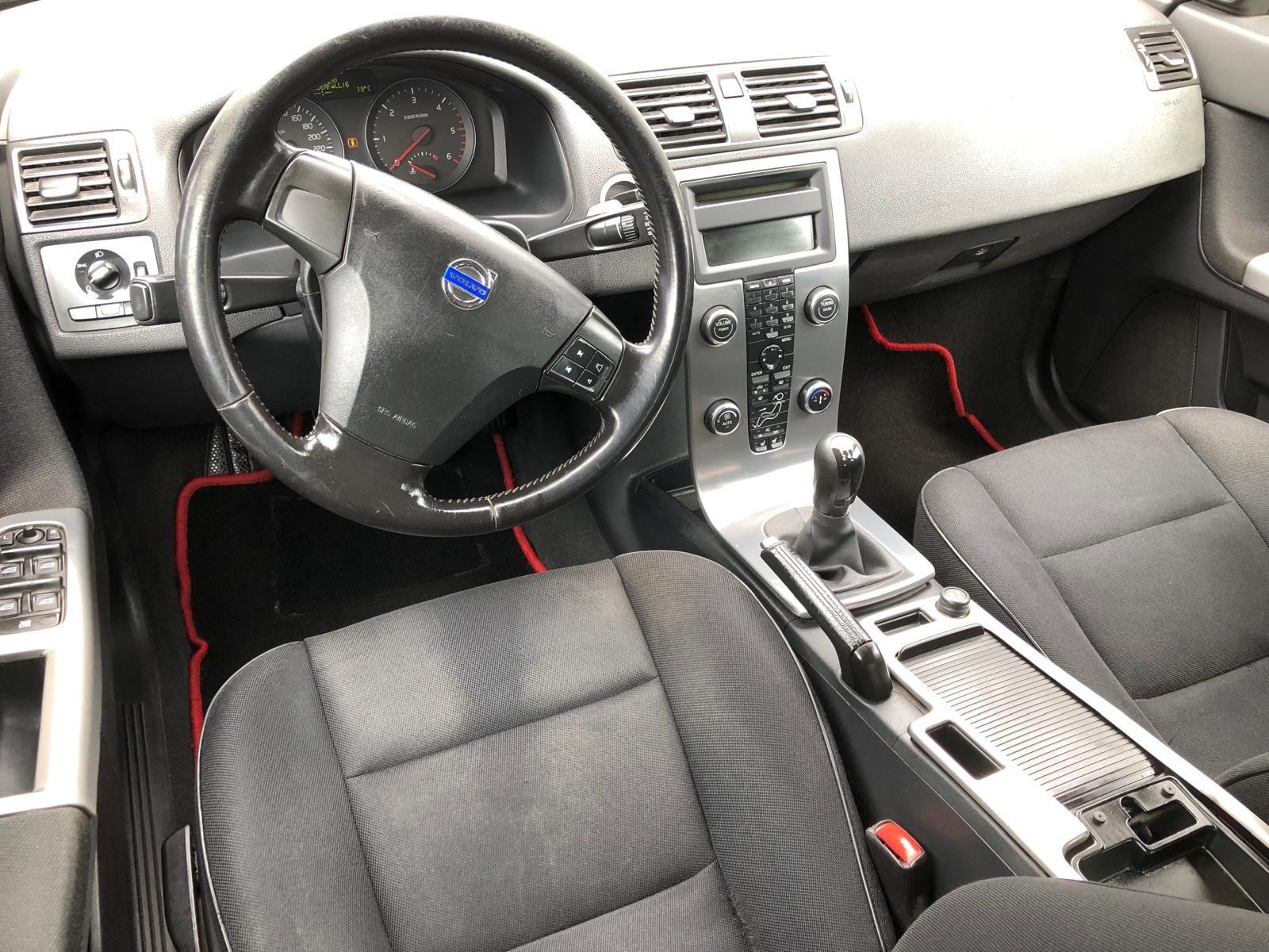 Volvo V50 2010 — photo 9