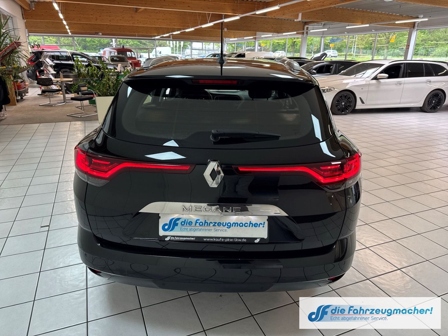 Fahrzeugabbildung Renault Megane IV Grandtour Business Edition 1.3 TCe 140