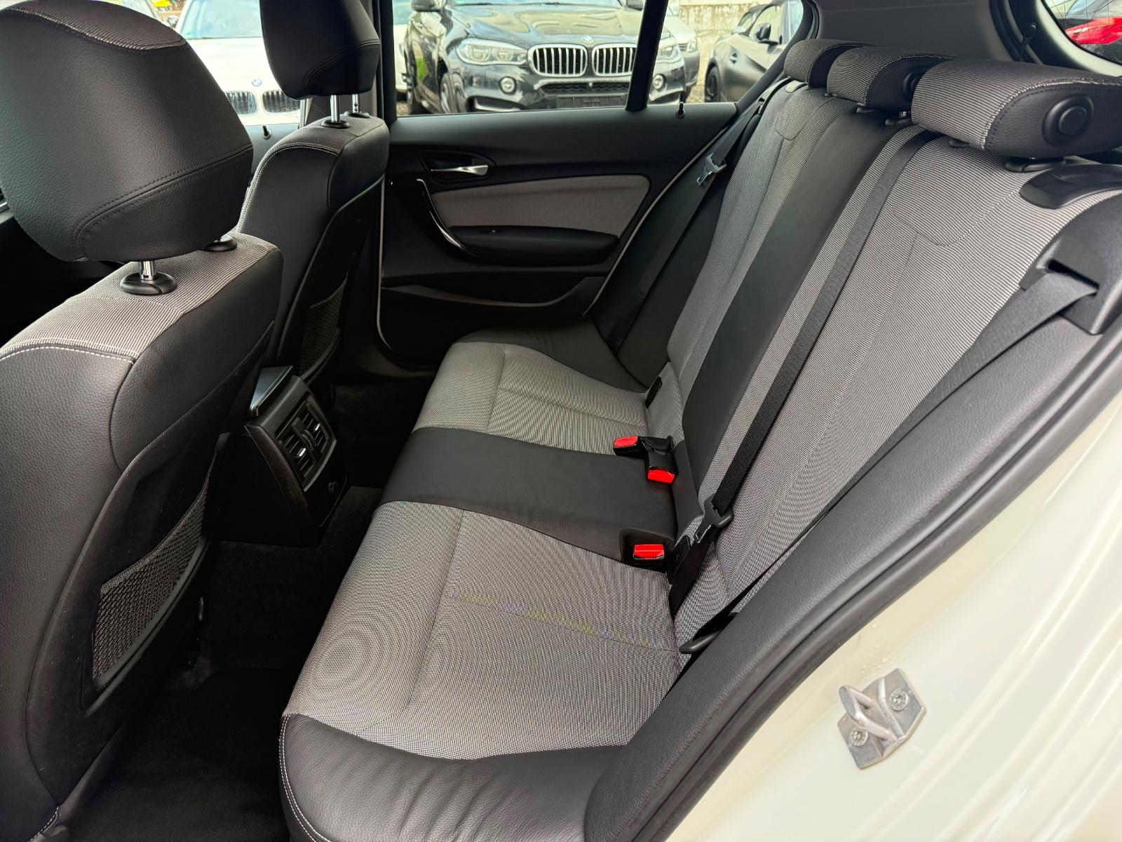 BMW 118 i Automatik*2.Hand*BiXenon*Navi*Kamera*AHK