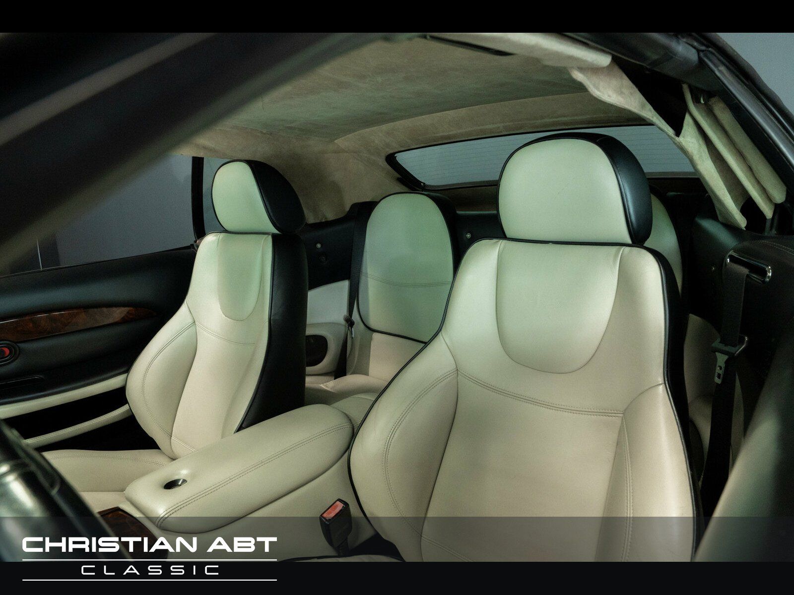 Fahrzeugabbildung Aston Martin Vantage V12