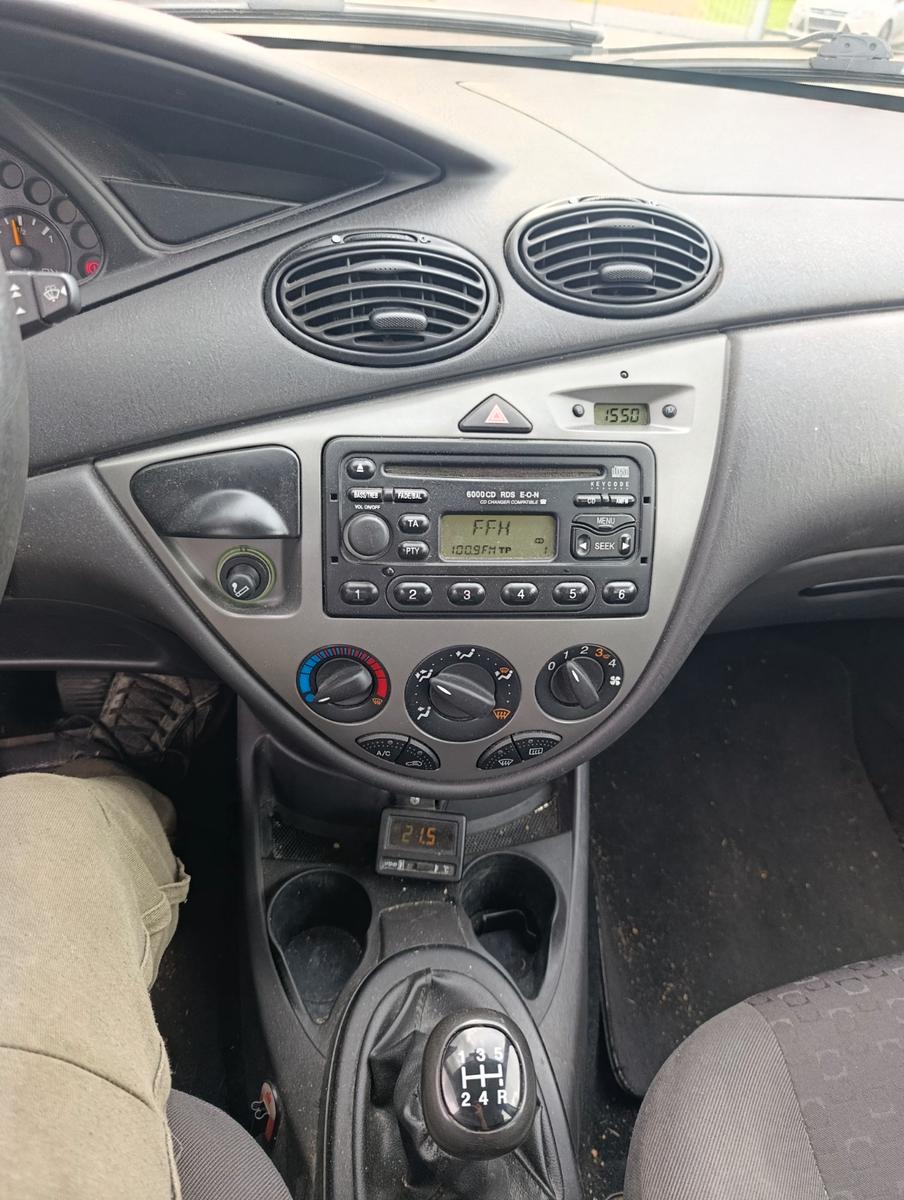 Ford Focus 2004 — photo 14