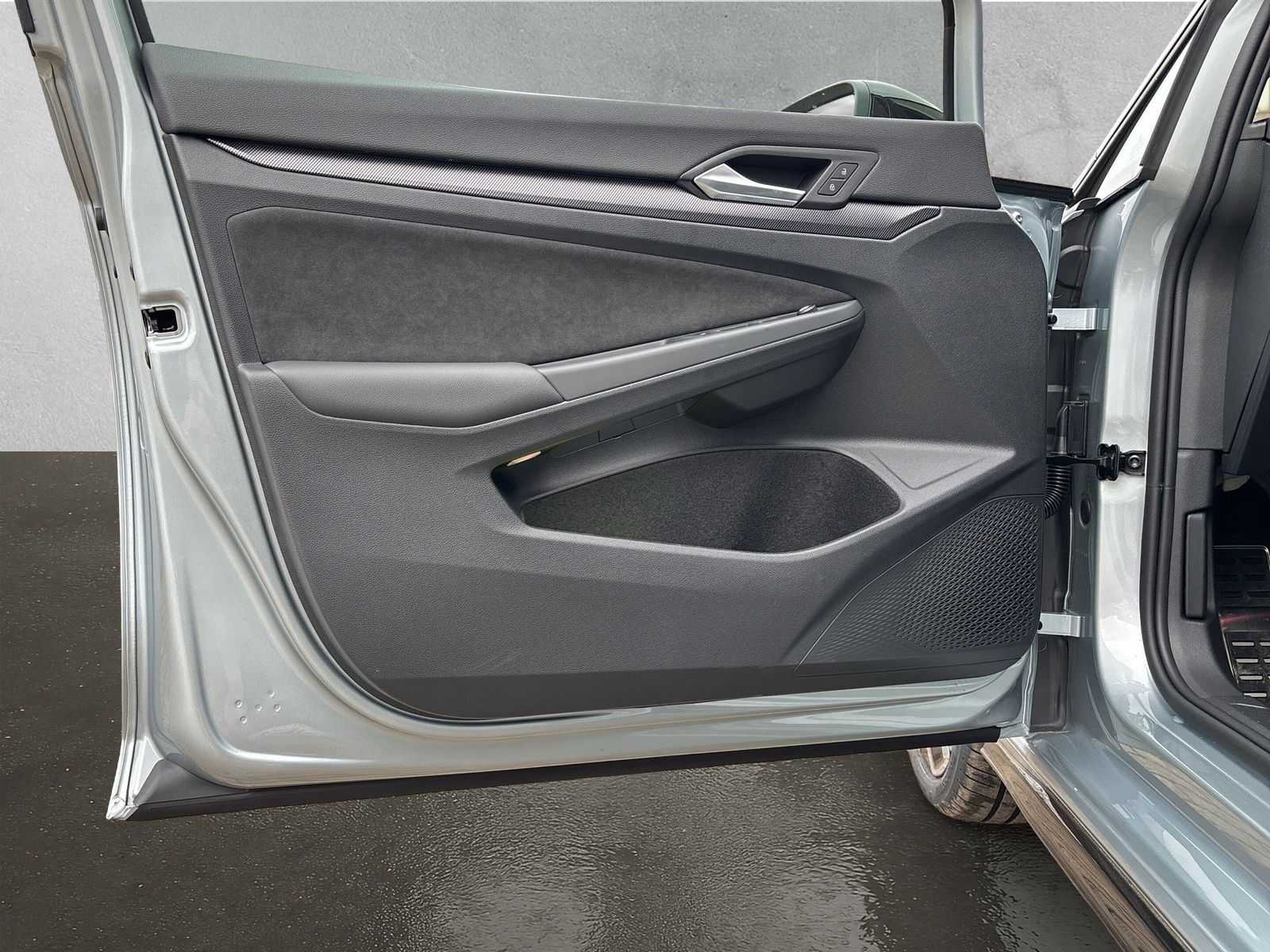 Fahrzeugabbildung Volkswagen Golf R-Line 1,5 eTSI 110kW 7-Gang DSG