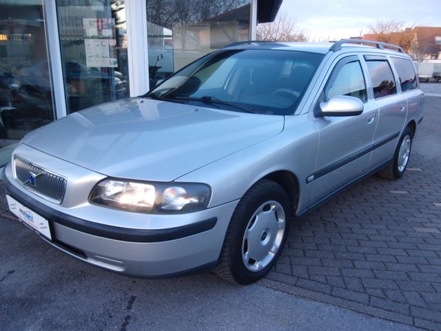 Volvo V70 Comfort, 8-fach bereift, gepflegter Zustand