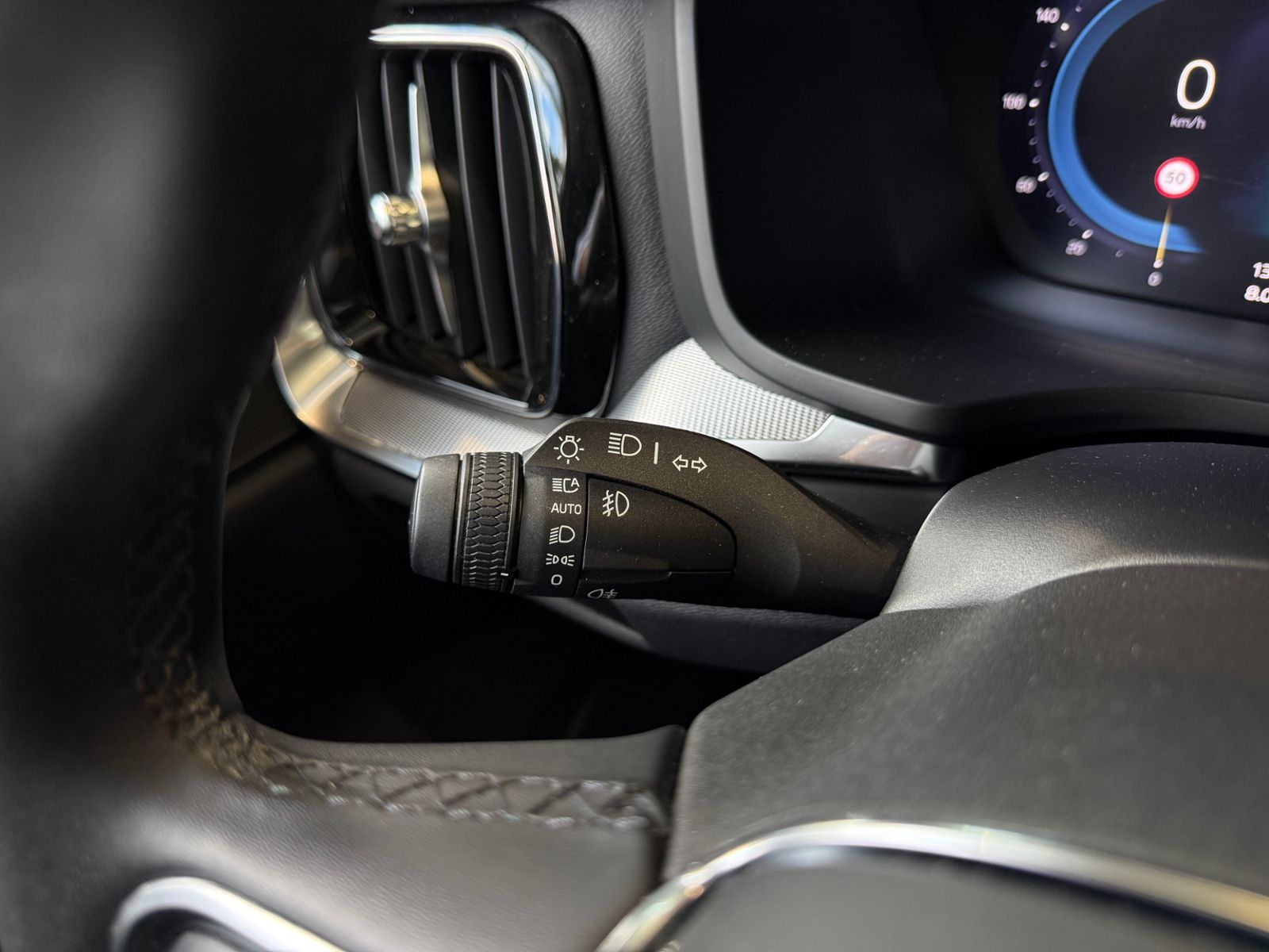 Fahrzeugabbildung Volvo V60 Kombi Core AHK LED ALU