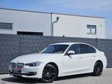 BMW 320 i Lim. Modern Line NAV PROF BI-XEN LED 2.HD - BMW 3er Reihe: Modern Line