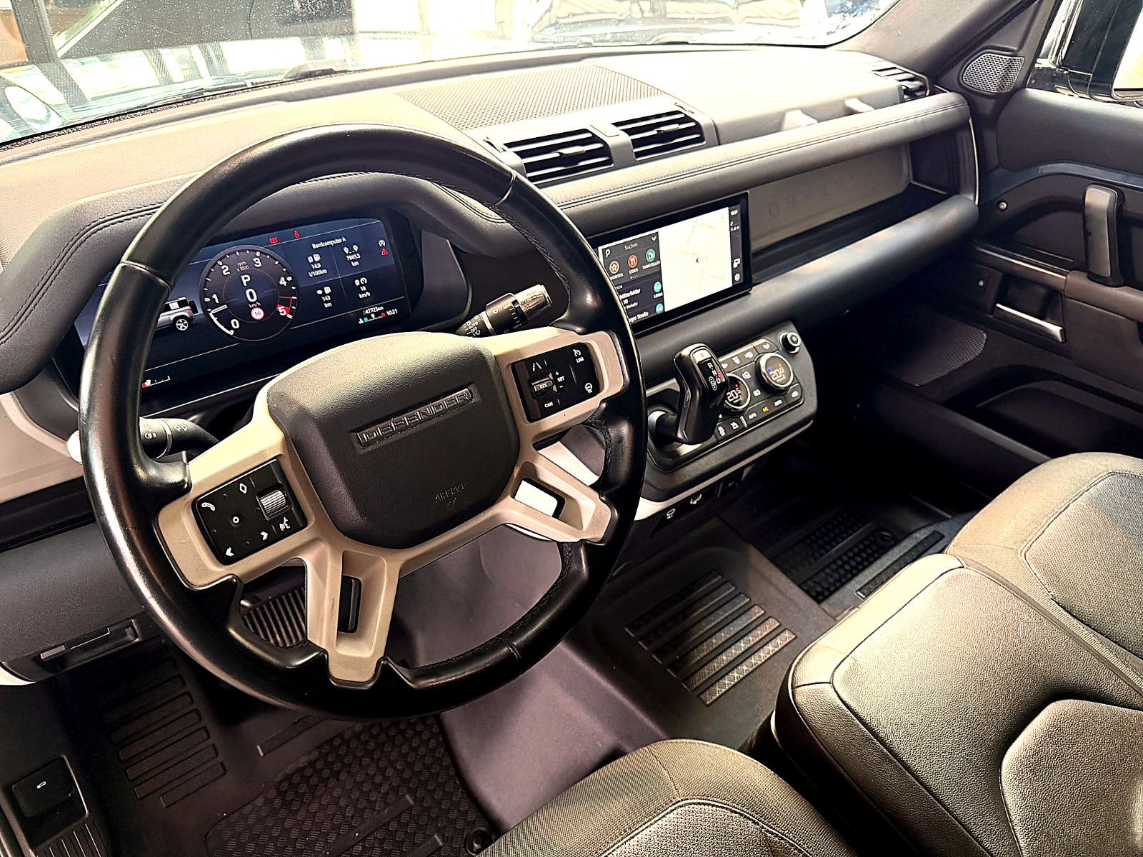 Fahrzeugabbildung Land Rover Defender 110 Hard Top S/3-SITZE/NAVI/LEDER/360''