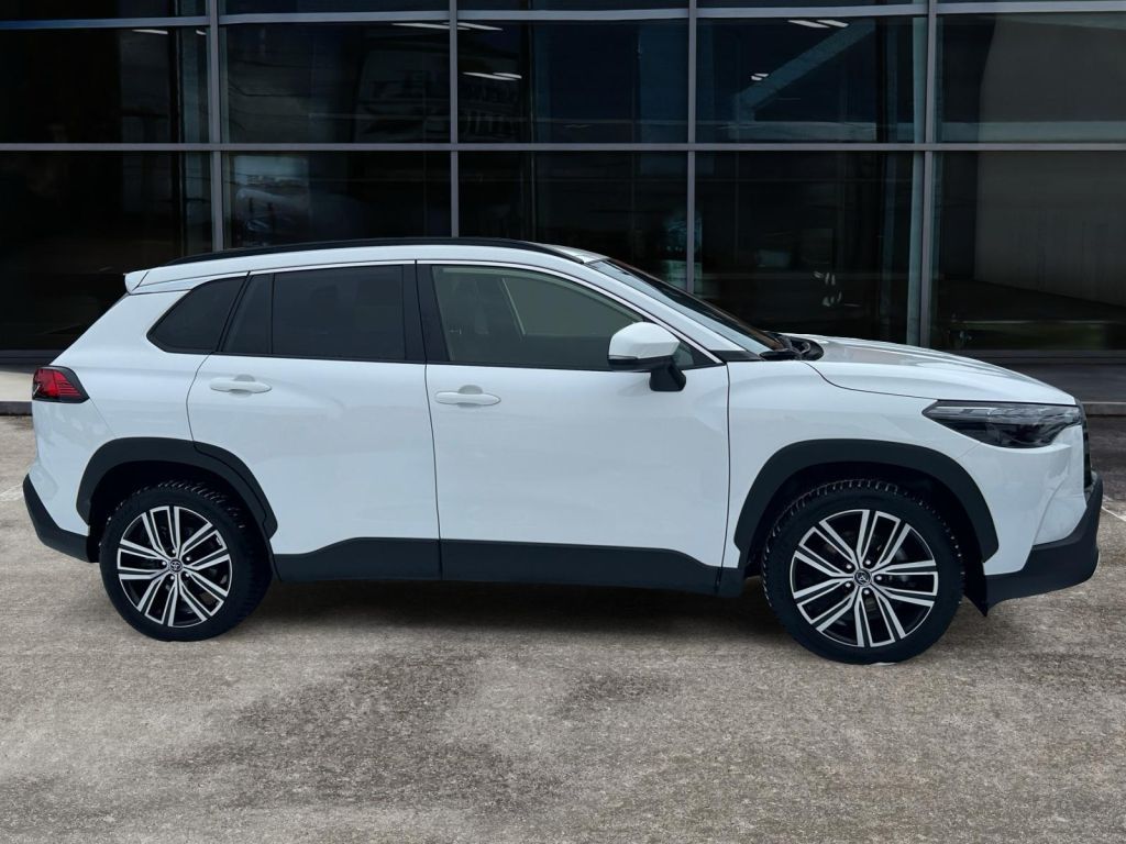 Fahrzeugabbildung Toyota Corolla Cross Hybrid 1.8 VVT-i Team Deutschland