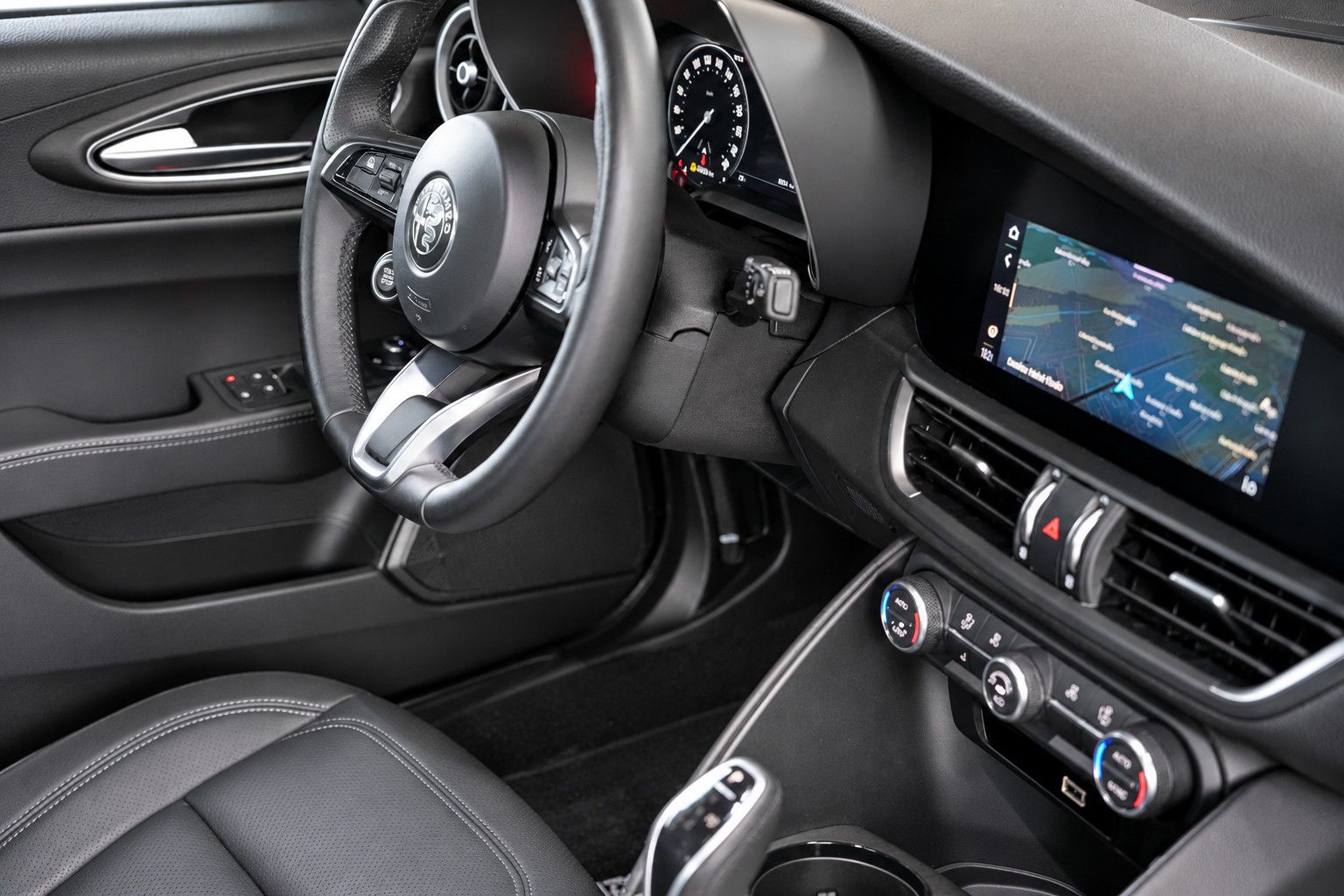 Fahrzeugabbildung Alfa Romeo Giulia Ti Q4/MEMORY/ACC/NAVI/KAMERA/LEDER/