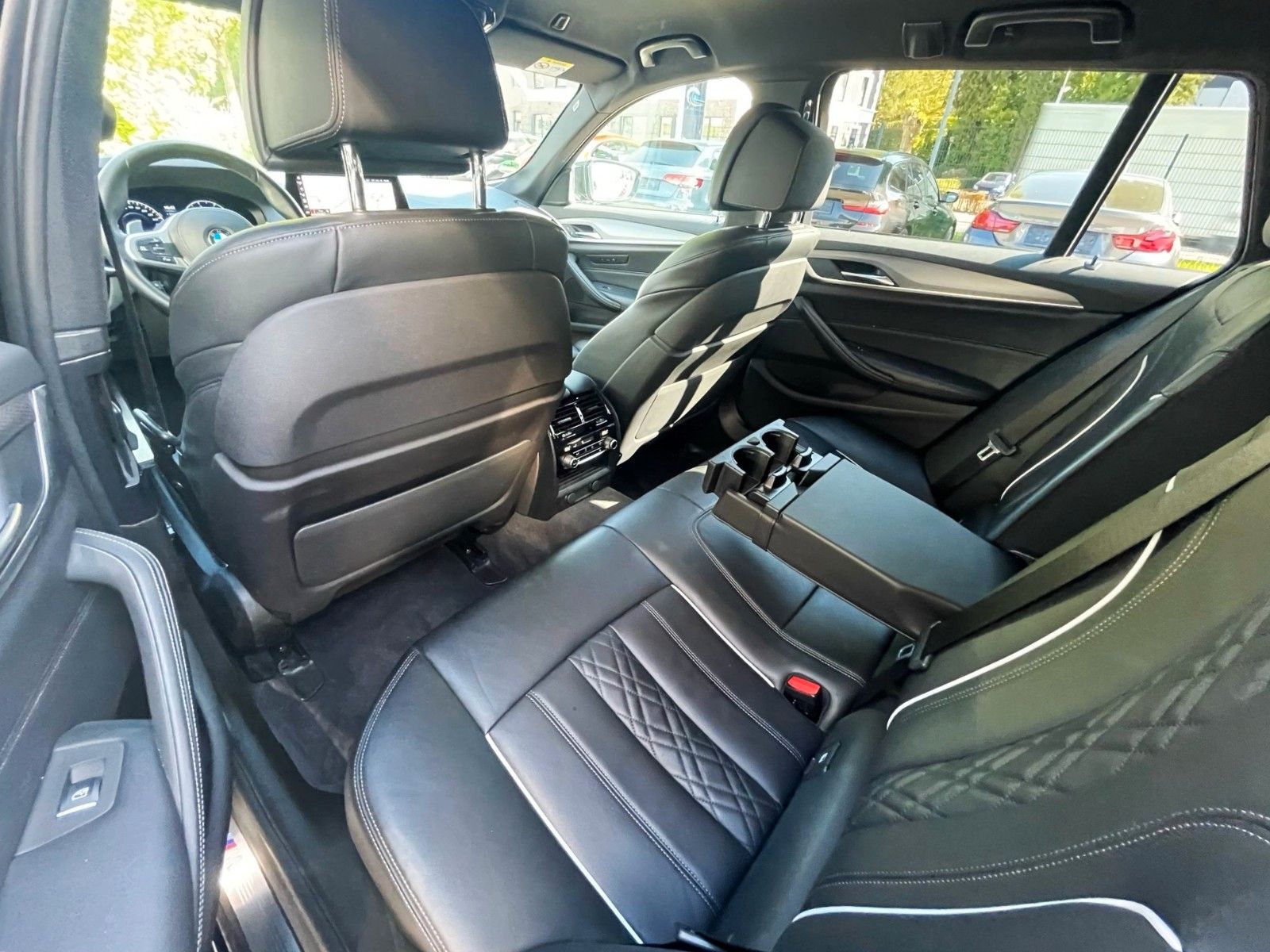 Fahrzeugabbildung BMW 540 d xDrive SAG M SPORT HUD KOMFORTSITZE  DDC