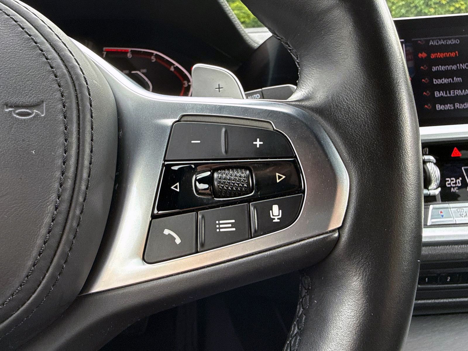 Fahrzeugabbildung BMW 330i Touring M-Sport ACC NAV HUD 360° PDC Laser